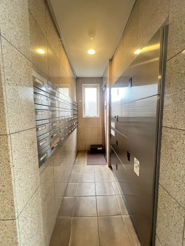 宅配ボックスもございます。