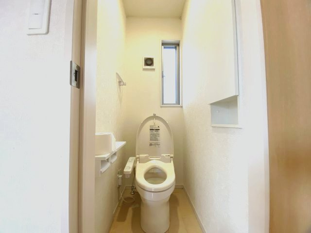 トイレはもちろん、1階2階にあります。