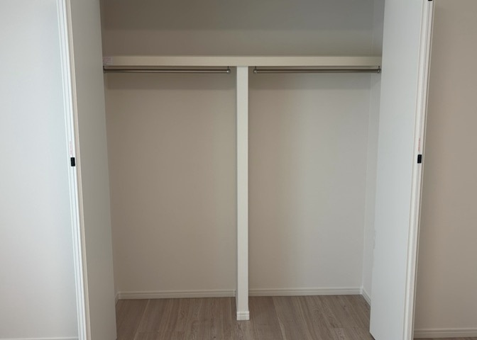 デザイン性を重視しすぎて収納が少なかった！なんてことにならないため、事前に現地で収納の数を確認しておくことをお勧めします。クローゼット以外にも床下収納や屋根裏収納、パントリーなどもチェックしましょう。