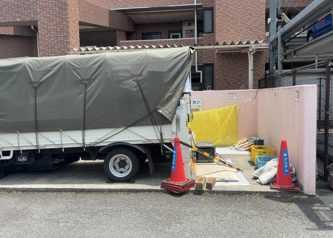 共有部分は、住民なら誰もが使える設備のこと。例えば駐車場やエレベーター、インターネット設備、セキュリティ設備などがあります。他にも、マンションの廊下・外部階段やエントランス・ゴミ置き場などがあります。