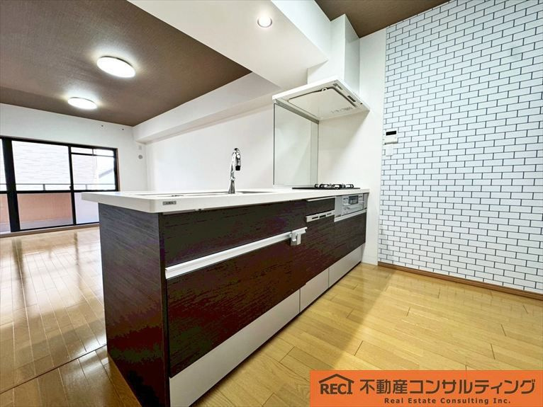 対面キッチンで家族との時間も楽しめます