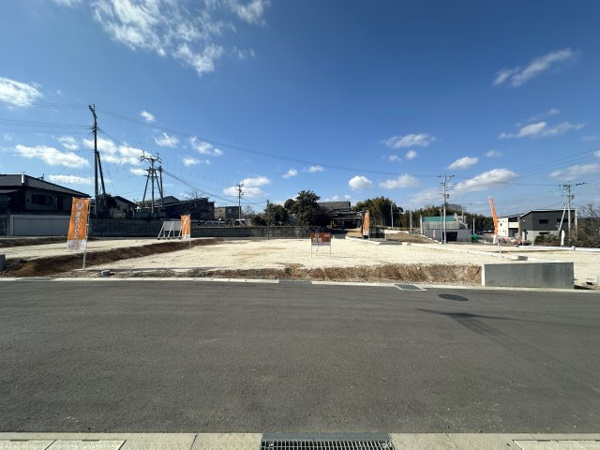 【合志市御代志の前面道路含む現地写真】