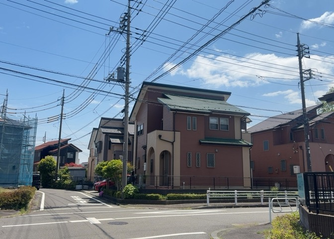 眺望を気にして物件を探す場合、前面に建物が建っていないか現地で確認しましょう！前面に建物があると景色はもちろん、日当たりや風通しにも影響が出てきます。住んだ時のことを想像しながら現地見学をしましょう。
