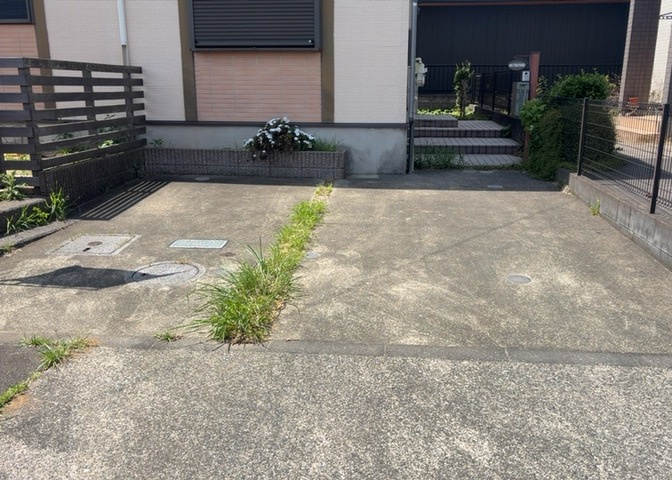 駐車場と明記されていても、最小スペースでつくられた駐車場だと大型車は駐車できなかったり、出入りしにくくなったりする可能性があります。お車のサイズと購入したい物件の駐車場のサイズを現地で確認しましょう。