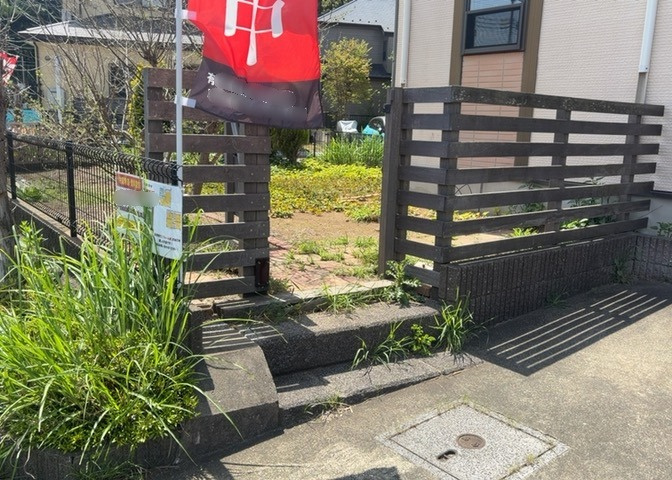 庭があることでガーデニングや家庭菜園はもちろん、こどもの遊び場やペットを放して遊ぶことができます。また、家の周囲に余裕があるということです。隣地との間があれば、十分な日当たりと、風通しが確保できます。