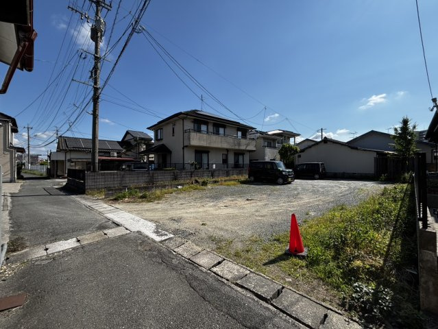 勾配のないエリアにあり、道路や隣地とはフラットです