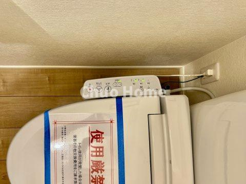 【ウォシュレット】清潔に使いたいお手洗いには最適な設備です。もちろんウォームレットも標準装備です。