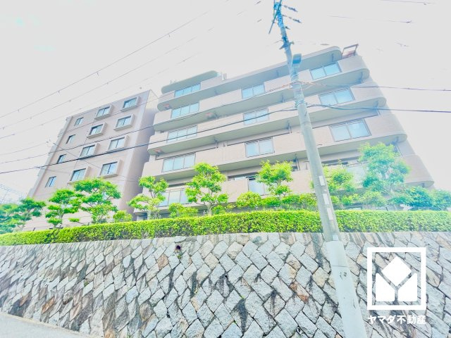 京都市から神戸市を結ぶ国道171号線まで一般道で約1.9kmと近く、大阪・西宮方面へのアクセスもスムーズ。休日のお出かけや通勤も快適なカーライフが叶います。