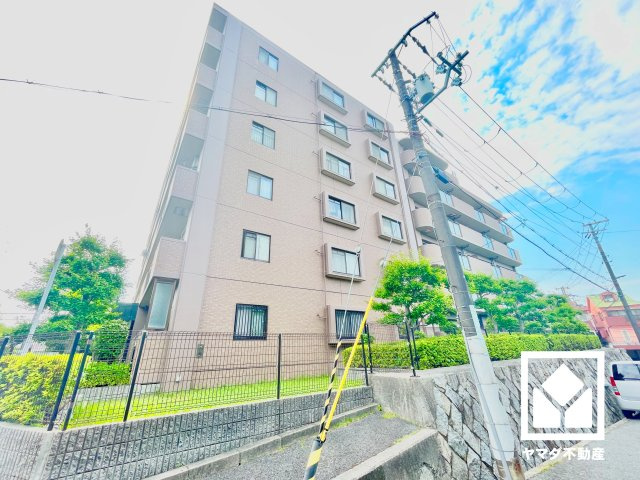 室内洗濯機置場がございますので、天候に左右されず洗濯していただけます。
