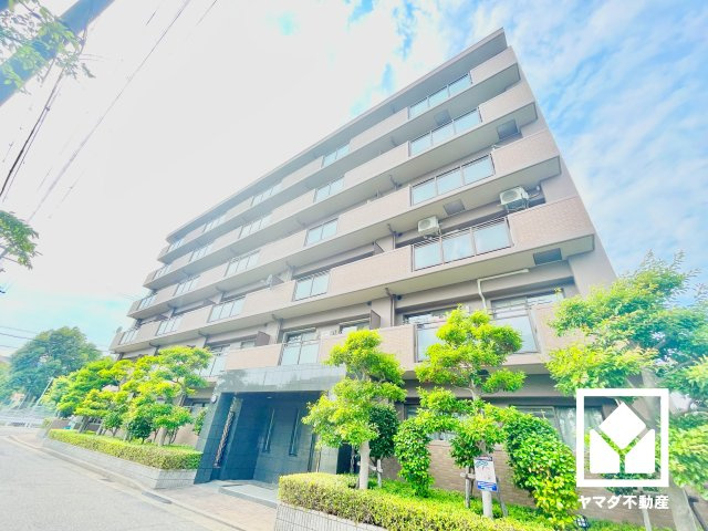 家族との時間も、自分だけの時間も心地よく過ごせる。シンプルで飽きのこない設計が、暮らしに余白をもたらします。