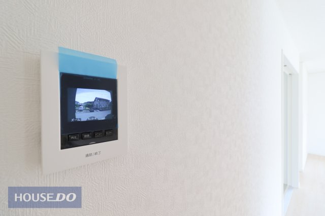 【TVインターホン】カラーの録画機能付きで、不在時の来訪者も確認可能。防犯上はもちろん、お届け物などの把握にも便利！