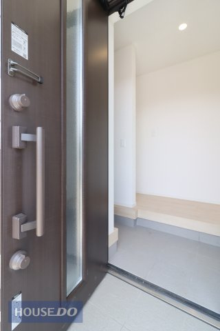 【その他設備】玄関写真。