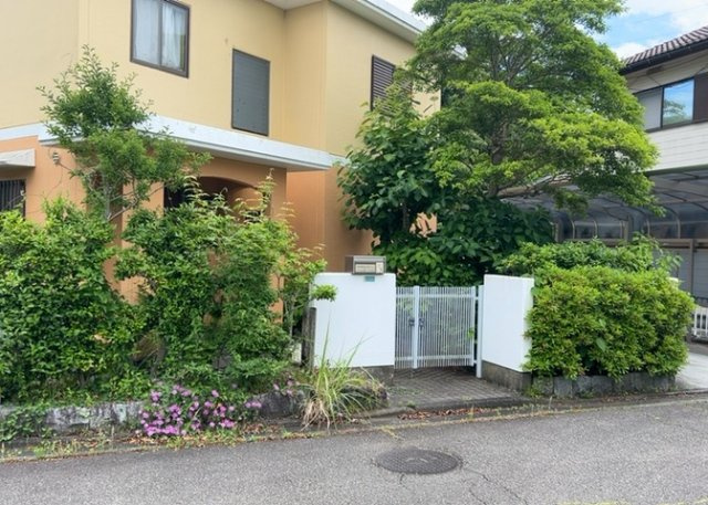 隣家の土地はどうなっているのか、生活利便施設が近くにあるのか、学校まで近いかなど、お客様のライフスタイルにあわせたイメージが重要です。また、近くにあると困る施設が近くにないかも確認するといいでしょう。