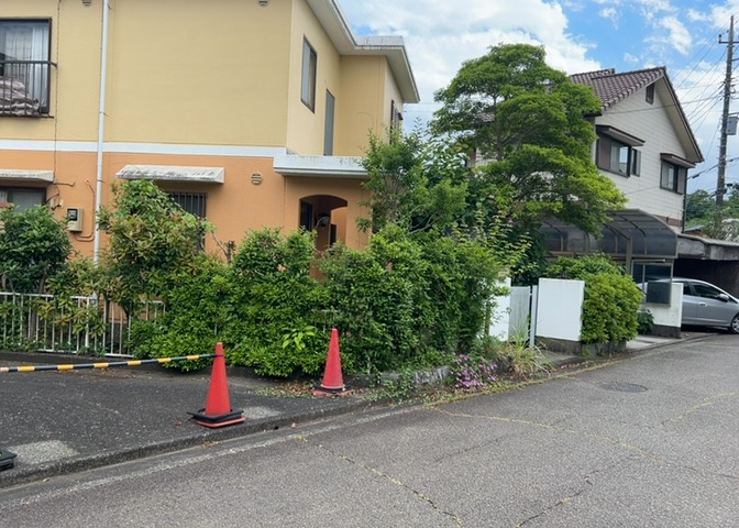 東側道路の場合は居室を南向きに設計しやすいため、朝日が入りやすいというメリットがあります。一方、西側道路も東側同様に居室を南向きに設計しやすいのですが、住宅地だと朝日が入りにくいという弱点があります。