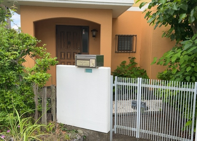 玄関は家の顔と言っても過言ではありません。現地を見学する際は玄関の広さや全体のバランスなどを見てみるといいでしょう。一般的なアプローチのしやすさだけではなく、お年寄りにも優しい設計のものだと安心です。