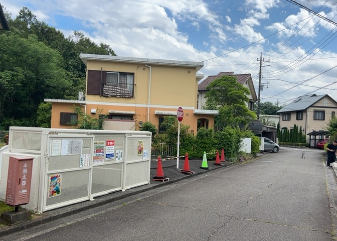 住宅用の土地では前面道路に2m以上接していなければならないと法律で定められています。しかし、お持ちの車のサイズやライフスタイルなどにより、2mでは利便が悪い場合もございますので、事前に確認しましょう。