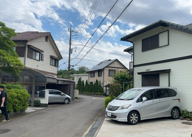 桜や紅葉の名所に出かける人は多いと思いますが、家にいながら季節の移ろいを感じる生活を送りませんか？リビングや窓から見える景色が生活を彩るワンポイントに！現地から見える景色を堪能してみては如何でしょう。