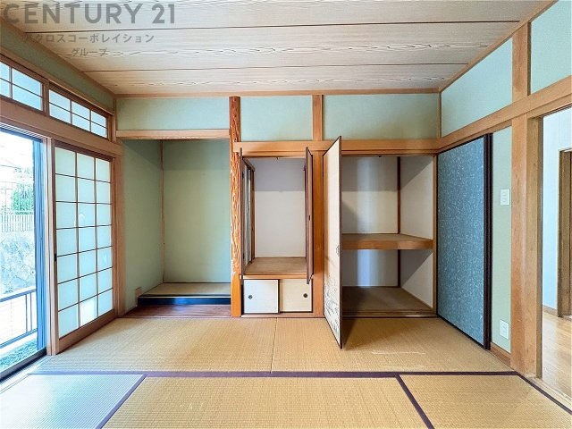 来客時の寝室や家事スペースなど、多目的に使える和室。畳ならではの柔らかさと調湿性で、季節を問わず快適に過ごせる便利な一部屋です。　