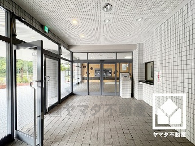 安心・安全な暮らしをサポートするオートロックシステムも完備。