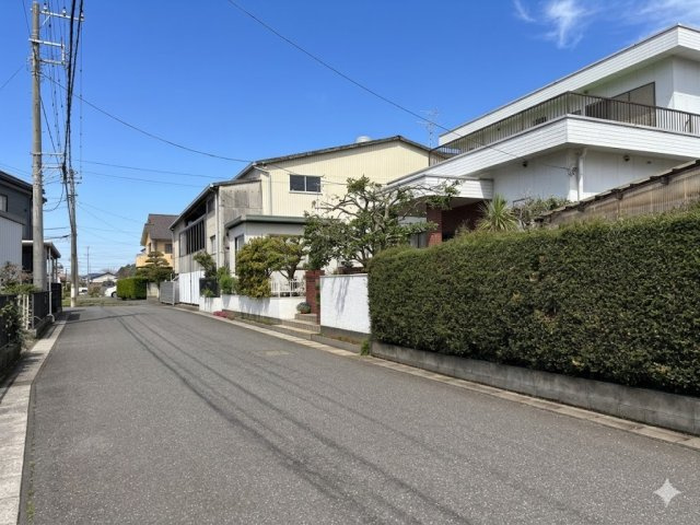 交通量の少ない前面道路は、小さなお子様のいるご家庭でも安心です！