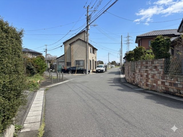 前面道路も広いため車庫入れも安心です(^^)/