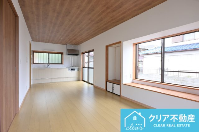 大型ＴＶも余裕で置けちゃう！ワイドなリビングで家族団らんの時間も増えそうですね♪