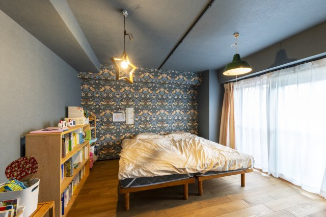かわいらしいクロスが印象的な洋室です。お子様の成長に合わせて1部屋を2部屋に仕切ることもできます