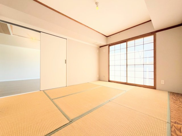 ◆柔らかい陽光が差し込む明るいお部屋を演出する設計。彩光の取れる窓が気持ちの良いお部屋を創り上げます。
