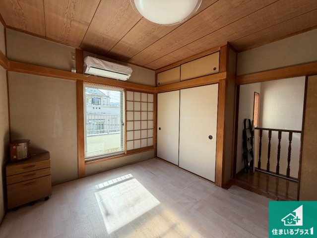 一室あると便利な和室は客間としてだけでなく、小さなお子様のプレイルームや食後のくつろぎスペースとしてもご利用いただけます。収納もついていますので大活躍間違いなし！