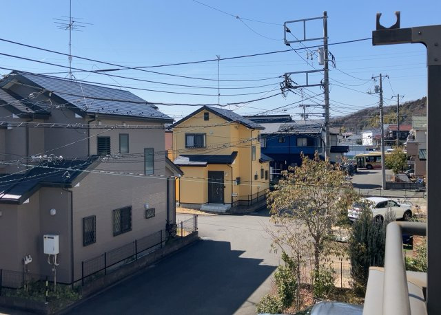 眺望を気にして物件を探す場合、前面に建物が建っていないか現地で確認しましょう！前面に建物があると景色はもちろん、日当たりや風通しにも影響が出てきます。住んだ時のことを想像しながら現地見学をしましょう。