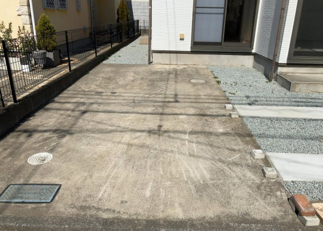 駐車場と明記されていても、最小スペースでつくられた駐車場だと大型車は駐車できなかったり、出入りしにくくなったりする可能性があります。お車のサイズと購入したい物件の駐車場のサイズを現地で確認しましょう。