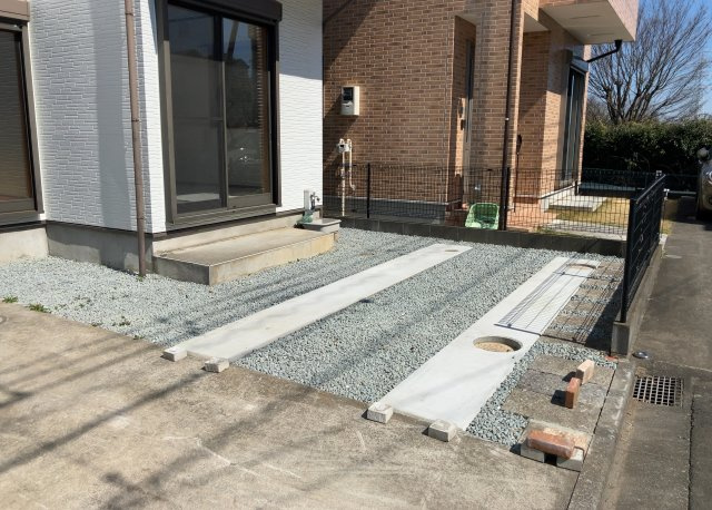 庭があることでガーデニングや家庭菜園はもちろん、こどもの遊び場やペットを放して遊ぶことができます。また、家の周囲に余裕があるということです。隣地との間があれば、十分な日当たりと、風通しが確保できます。