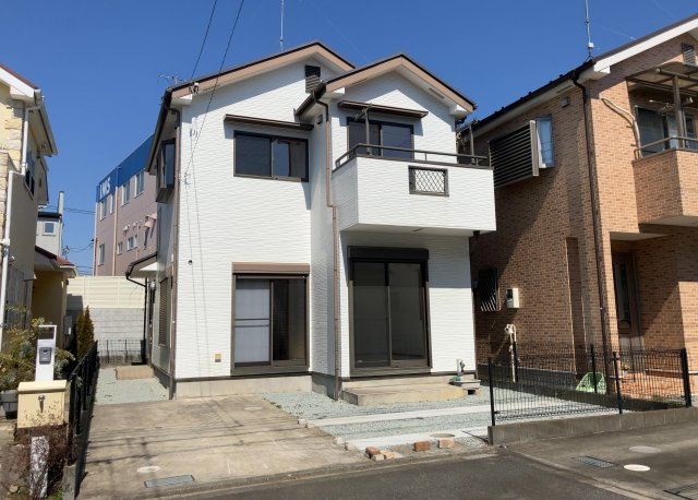 お持ちの車種によっては前面道路が広い方が便利でしょう。しかし、前面道路が広ければその分交通量が多くなるため、騒音などが気になる場合があります。実際に現地を見学し、周辺交通量や騒音などを確認しましょう！