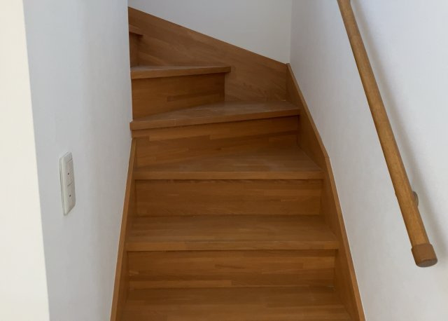 限られた敷地面積の場合、収納スペースを狭くして居室スペースを広く取ろうとすると、収納スペースがなくて困ることがあります。見学の際に各部屋に収納スペースがあるか、収納を置く場所はあるのか確認しましょう。