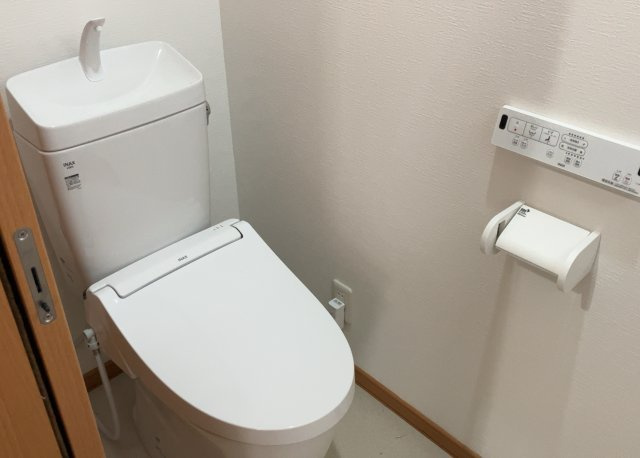 トイレは大きさや形、機能、抗菌性などが異なる多種多彩なタイプが各メーカーから出ています。それぞれに良さがあるため、事前にどういったタイプのトイレがいいのかをご家庭内で決めて、内見に行くといいでしょう。