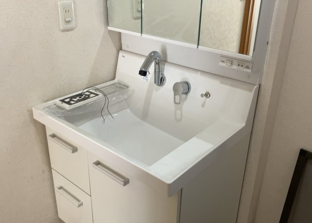 洗面化粧台では顔を洗ったり、身だしなみを整えることが本来の使い方ですが、用途によっては洗面化粧台に求められる機能が違ってくるため、ご自身や家族のライフスタイルに合ったものを選ぶことをおすすめ致します。