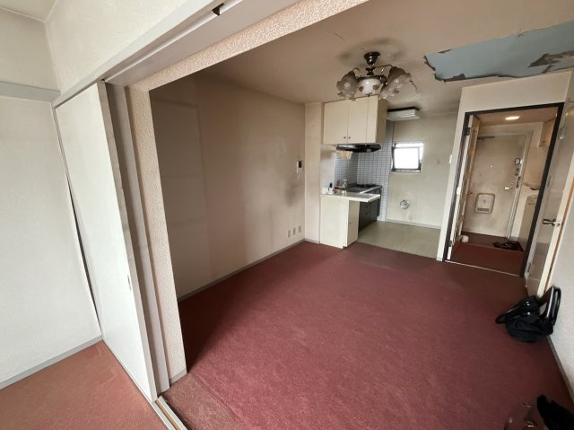 居間と玄関
