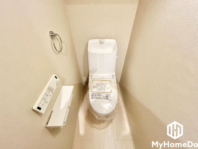 明るく清潔感溢れるトイレです。