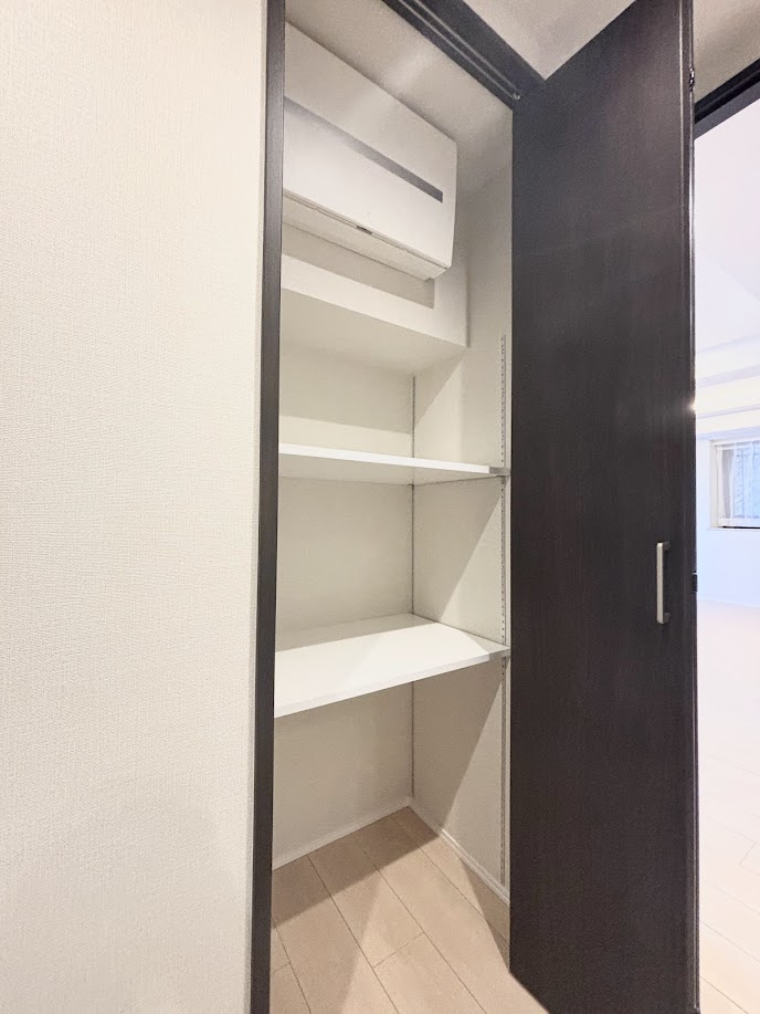 ◆その邸が魅せる、気品・上質・重厚感・極細やかさ、そのすべては訪れた者に安らぎと品性を与える特別な空間です。ここに住むからこそ意味がある。すべての（始まり）をここから迎えます。