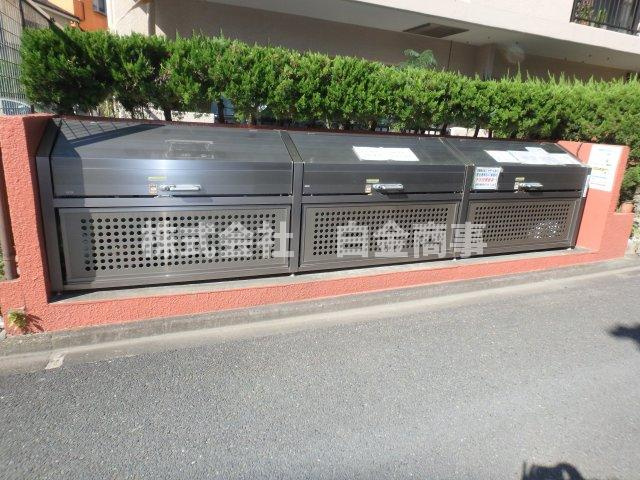 ごみ置き場　