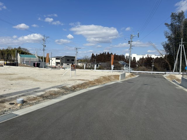【合志市御代志の前面道路含む現地写真】