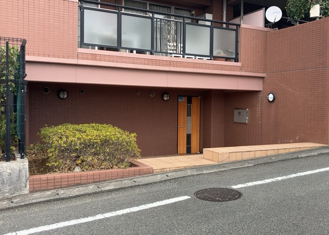 景色重視でお家選ぶをするとスーパーが遠い！学校が遠い！など生活をするうえで利便性で困ることもあります。まず一度現地を見学する際に、周辺の施設などがあるかを確認し、暮らし始めた後のことを想像しましょう。