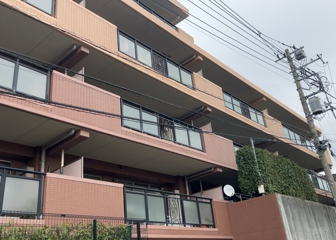 ＳＲＣ造は強度や耐震性の面でもRC造と比べて優れています。そのため、10階建以上の高層または超高層マンションなどの建築にも多く採用されています。柱や梁などのサイズが小さくても高い耐震性を確保できます。