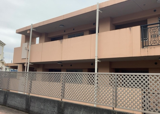 共用部分は、一棟の建物に住む区分所有者全員が共同で所有するとし、共用部分の管理、補修などは、区分所有者で形成される管理組合が行います。個人の判断で勝手に変更することはできませんので覚えておきましょう。