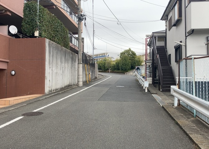 眺望の良さを楽しめるダイニングキッチンで家族団らんの時間を過ごしてはいかがでしょうか。バルコニーから見える景色を家族で眺める時間は、時間が経つのを忘れてしまいそうですね。是非、現地を見に行きましょう！