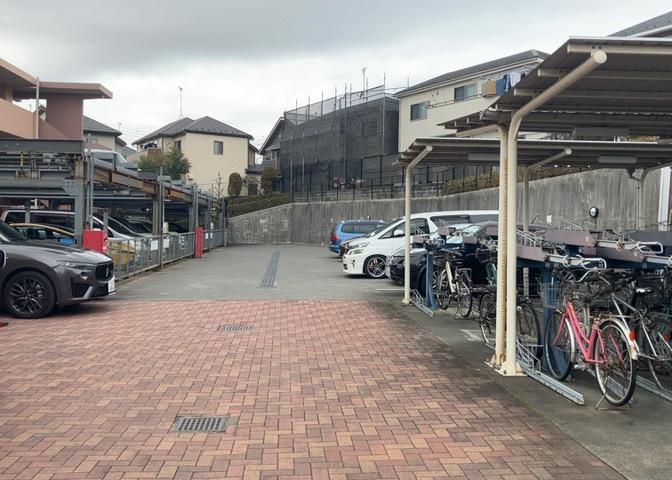 マンションの駐輪場は、事前に空きがあるか確認を取ると安心です。せっかく入居したのに駐輪スペースがない！なんてことになったら大変ですよね。そこで、内見時や購入前にはまず事前に確認しておくと良いでしょう。