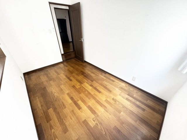 スタンダードな洋室です