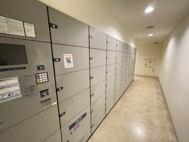 宅配ボックス付きで、忙しい方の荷物受け取りもスマートに。　