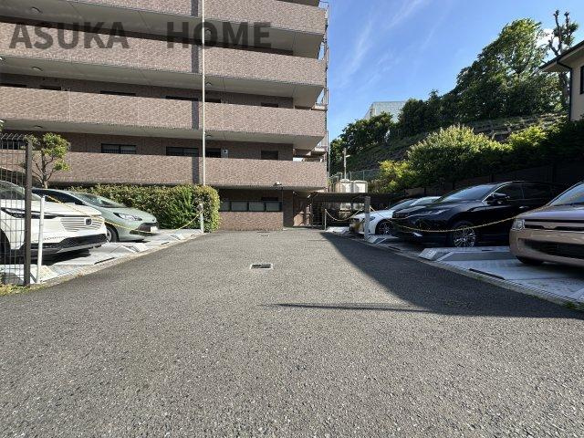 駐車場の空き状況については、その都度、確認いたしますのでお気軽にお聞きください。