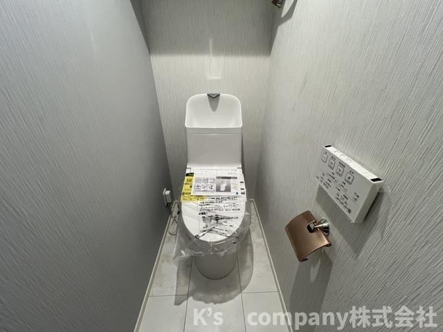 アクセントクロスの優しい印象のトイレ◇